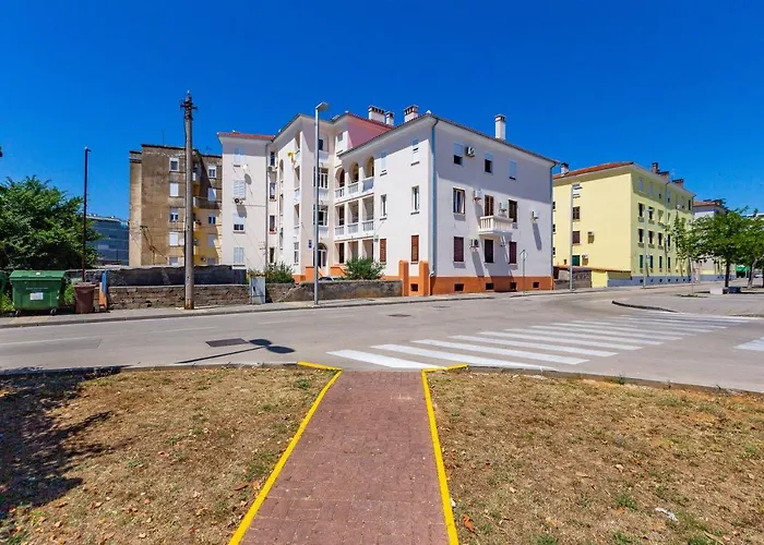 Vale Apartment With Balcony