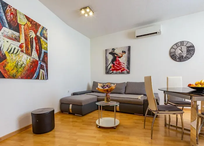 Vale Apartment With Balcony